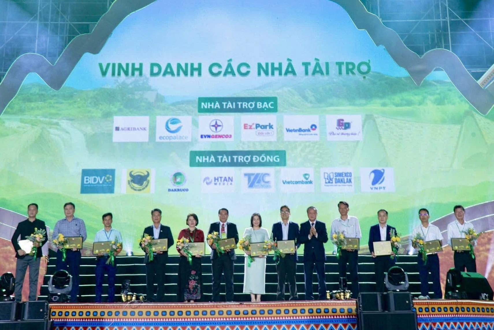 Vietcombank đồng hành cùng Lễ hội Sầu riêng Đắk Lắk
